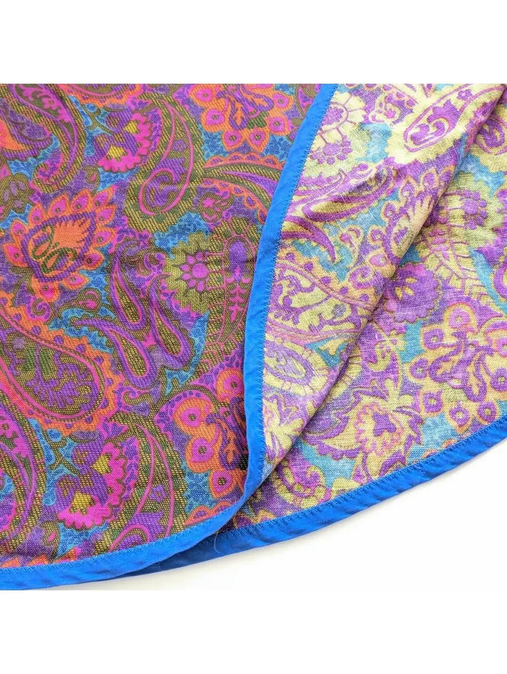 Vintage Oblong Tablecloth with Vivid Paisley Pattern